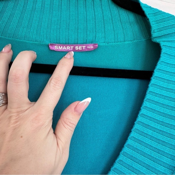 Smart Set Teal V-Neck Sweater - Picture 2 of 5